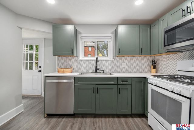 4215 Woolworth Avenue, Omaha, NE 68105