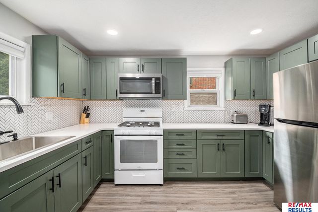 4215 Woolworth Avenue, Omaha, NE 68105