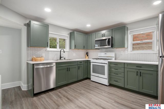 4215 Woolworth Avenue, Omaha, NE 68105