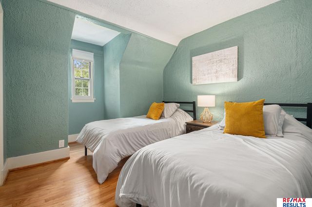 4215 Woolworth Avenue, Omaha, NE 68105