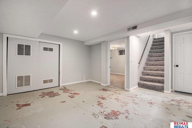 4215 Woolworth Avenue, Omaha, NE 68105