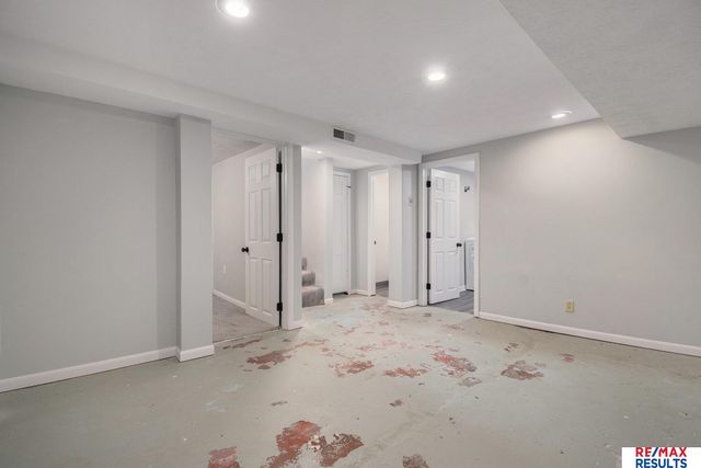 4215 Woolworth Avenue, Omaha, NE 68105