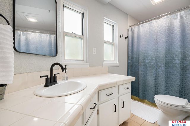 4215 Woolworth Avenue, Omaha, NE 68105