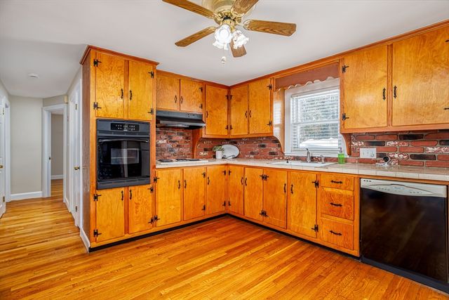 5 South Oliver St, Tewksbury, MA 01876