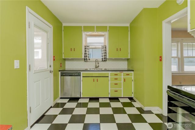 4050 S G Street, Tacoma, WA 98418