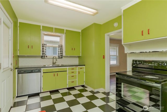 4050 S G Street, Tacoma, WA 98418
