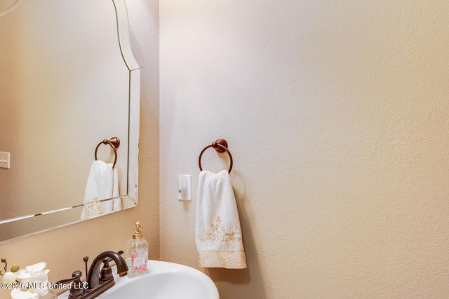 10544 Roundhill Drive, Gulfport, MS 39503