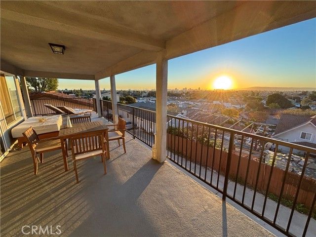 1881 Molino, Signal Hill, CA 90755