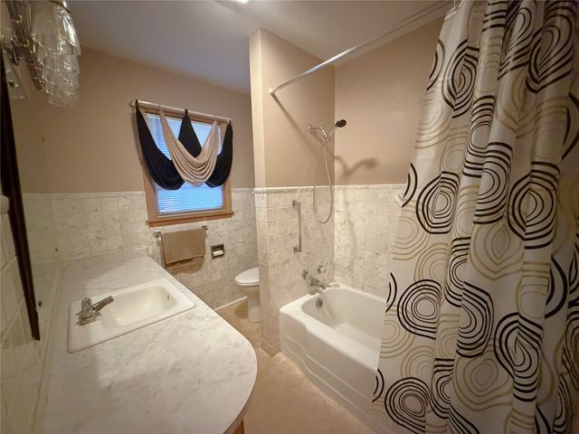 6 W Bow Drive, Cherokee, IA 51012