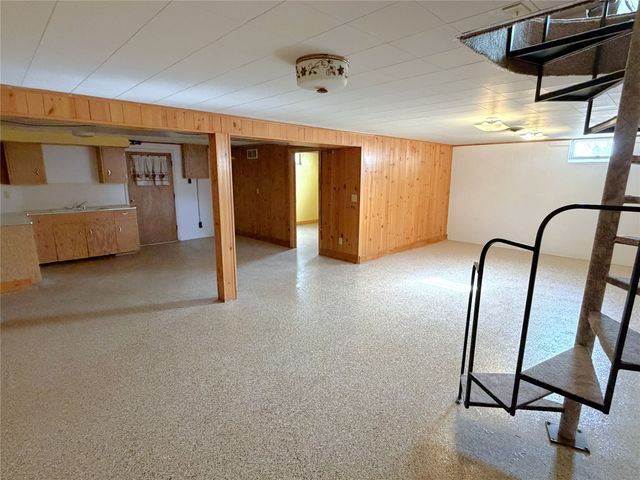 6 W Bow Drive, Cherokee, IA 51012