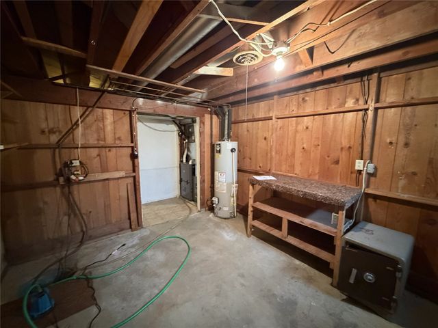 6 W Bow Drive, Cherokee, IA 51012