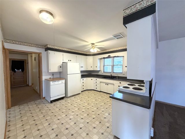 6 W Bow Drive, Cherokee, IA 51012