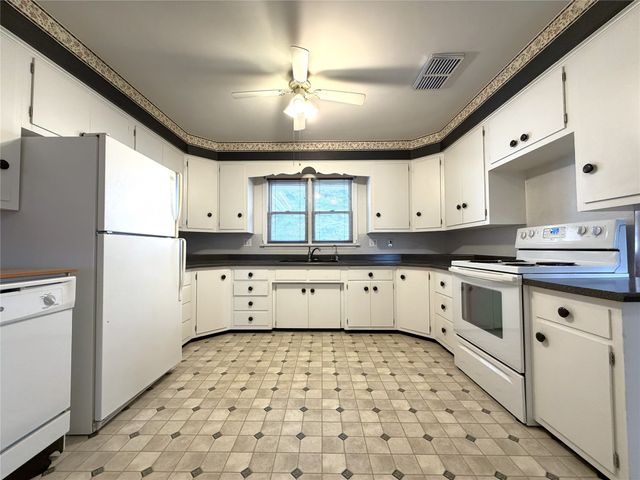 6 W Bow Drive, Cherokee, IA 51012