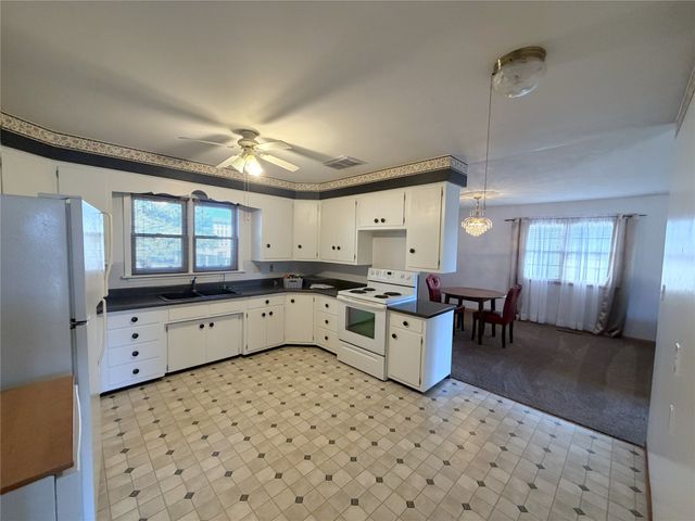 6 W Bow Drive, Cherokee, IA 51012