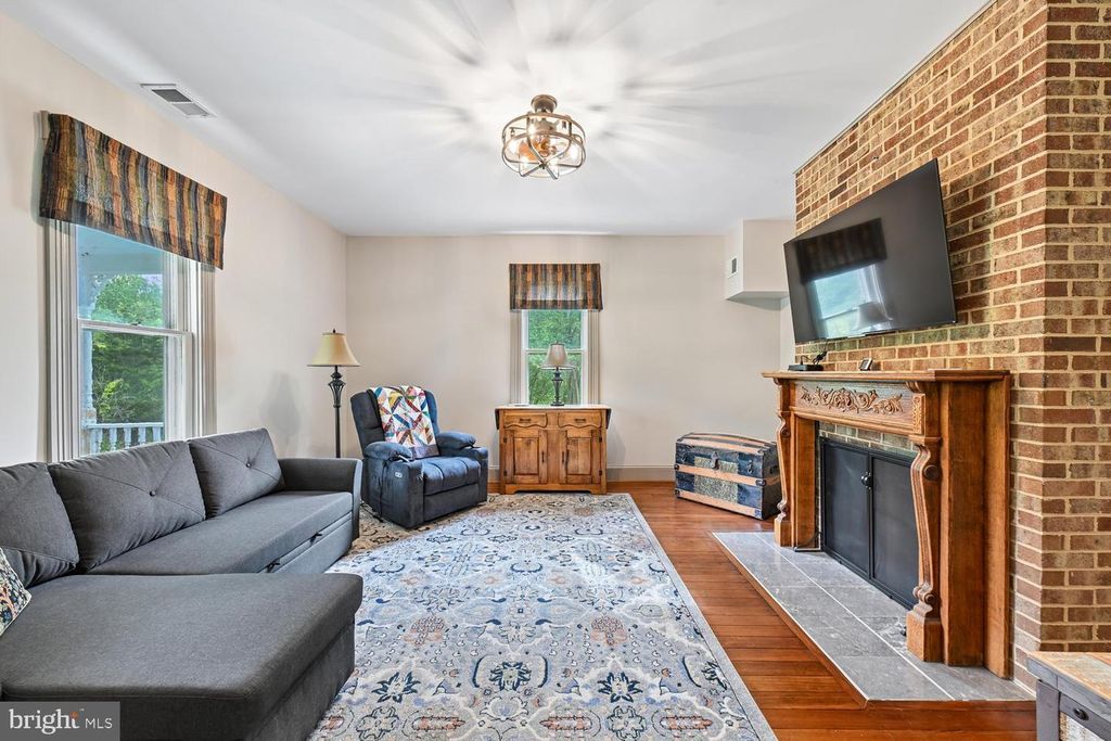 Image 7 of property listing at 17401 MILLTOWN LANDING RD, Brandywine, MD 20613