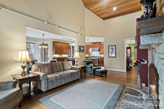 175 Overlook Drive, Flat Rock, NC 28731