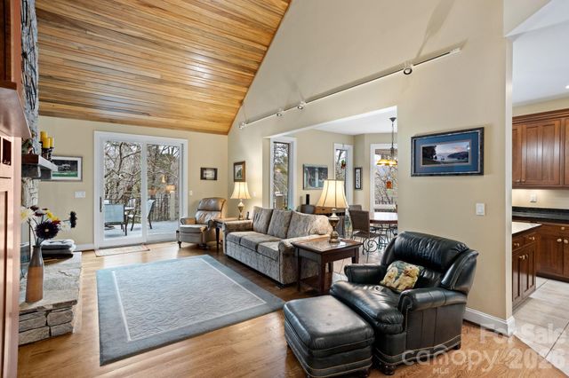 175 Overlook Drive, Flat Rock, NC 28731