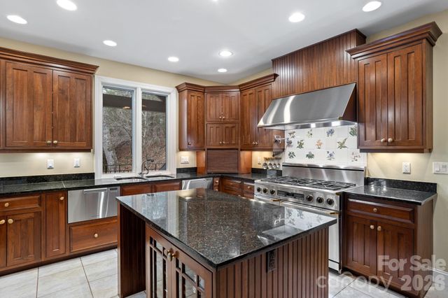 175 Overlook Drive, Flat Rock, NC 28731