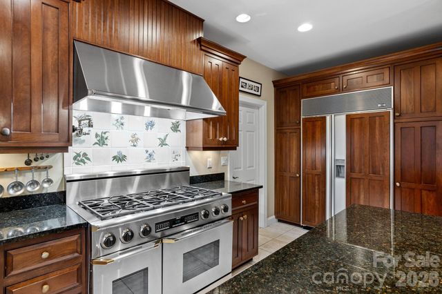 175 Overlook Drive, Flat Rock, NC 28731