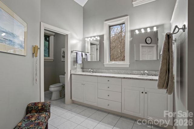 175 Overlook Drive, Flat Rock, NC 28731