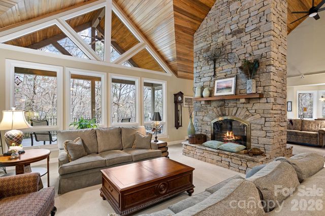 175 Overlook Drive, Flat Rock, NC 28731