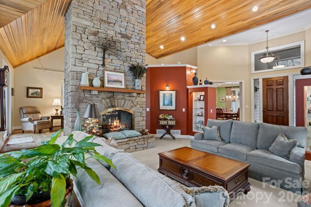 175 Overlook Drive, Flat Rock, NC 28731