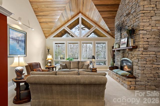 175 Overlook Drive, Flat Rock, NC 28731