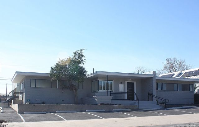 2621 North Main E, San Antonio, TX 78212