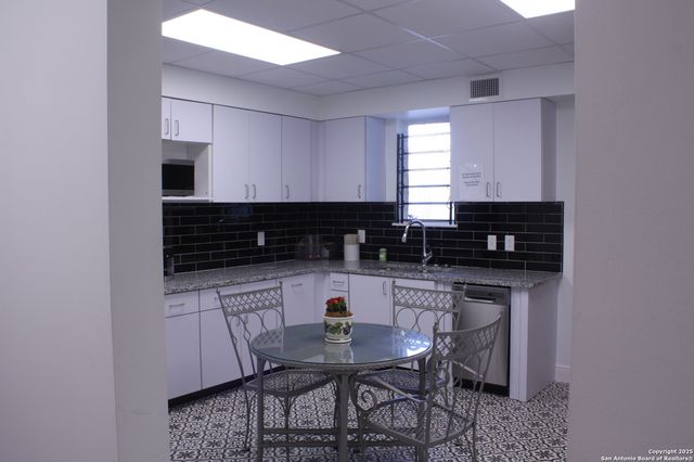 2621 North Main E, San Antonio, TX 78212