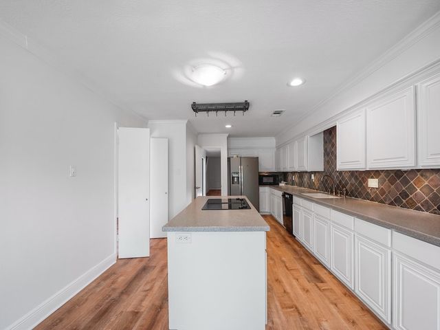 910 Enclave Parkway, Houston, TX 77077