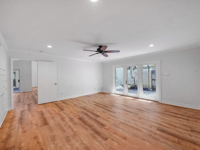 910 Enclave Parkway, Houston, TX 77077