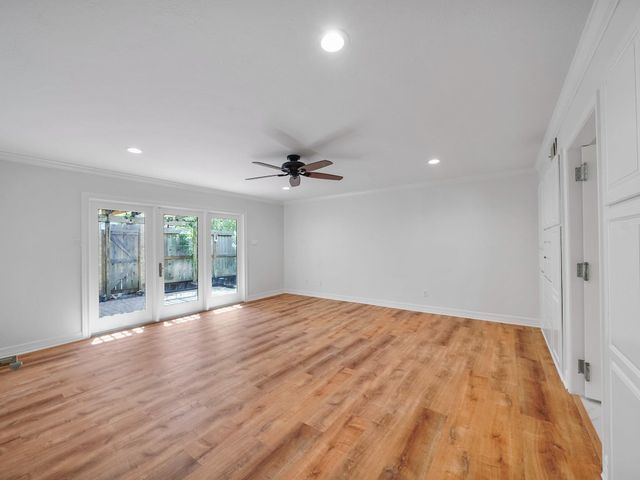 910 Enclave Parkway, Houston, TX 77077