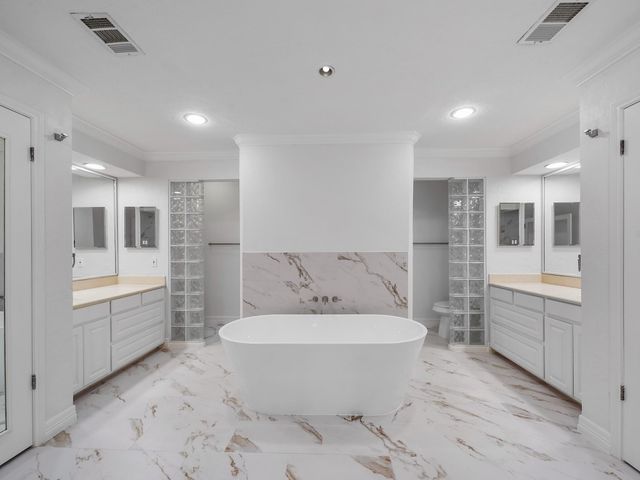 910 Enclave Parkway, Houston, TX 77077