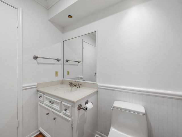 910 Enclave Parkway, Houston, TX 77077