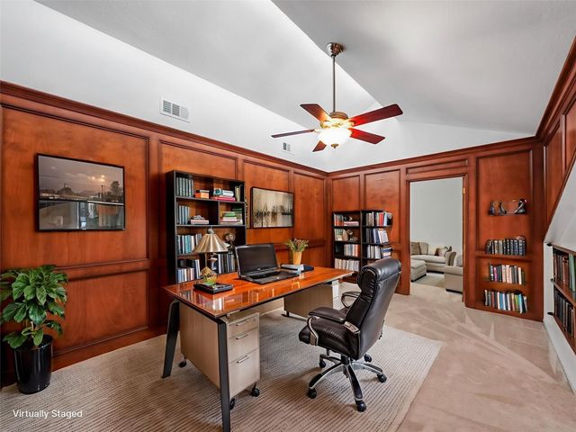 910 Enclave Parkway, Houston, TX 77077