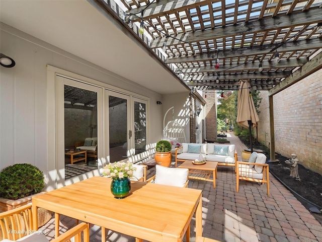 910 Enclave Parkway, Houston, TX 77077