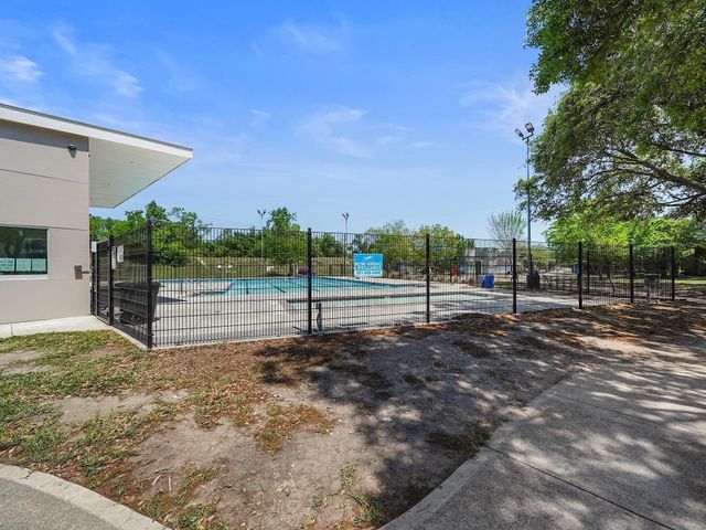 910 Enclave Parkway, Houston, TX 77077