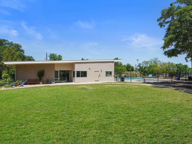 910 Enclave Parkway, Houston, TX 77077