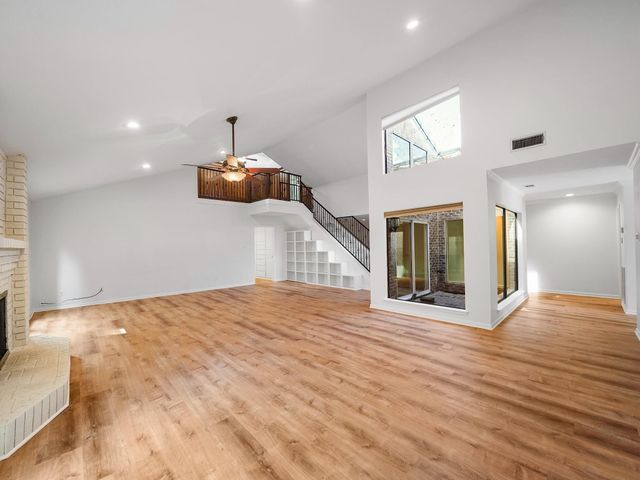 910 Enclave Parkway, Houston, TX 77077