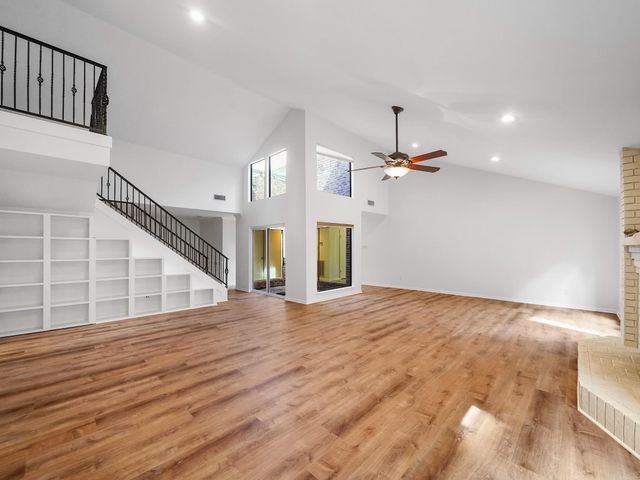 910 Enclave Parkway, Houston, TX 77077