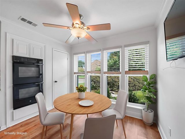 910 Enclave Parkway, Houston, TX 77077