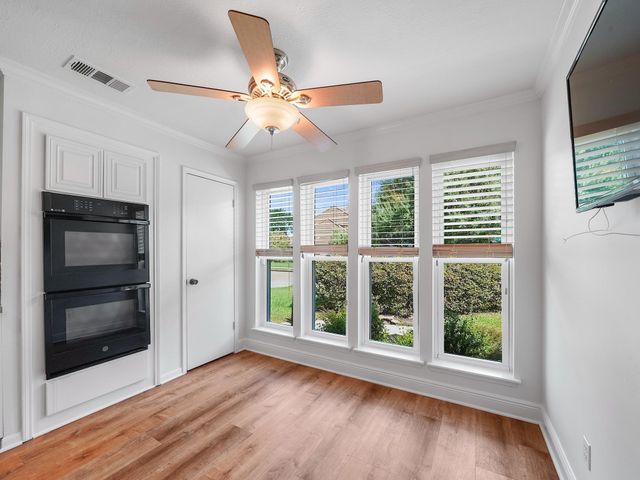 910 Enclave Parkway, Houston, TX 77077