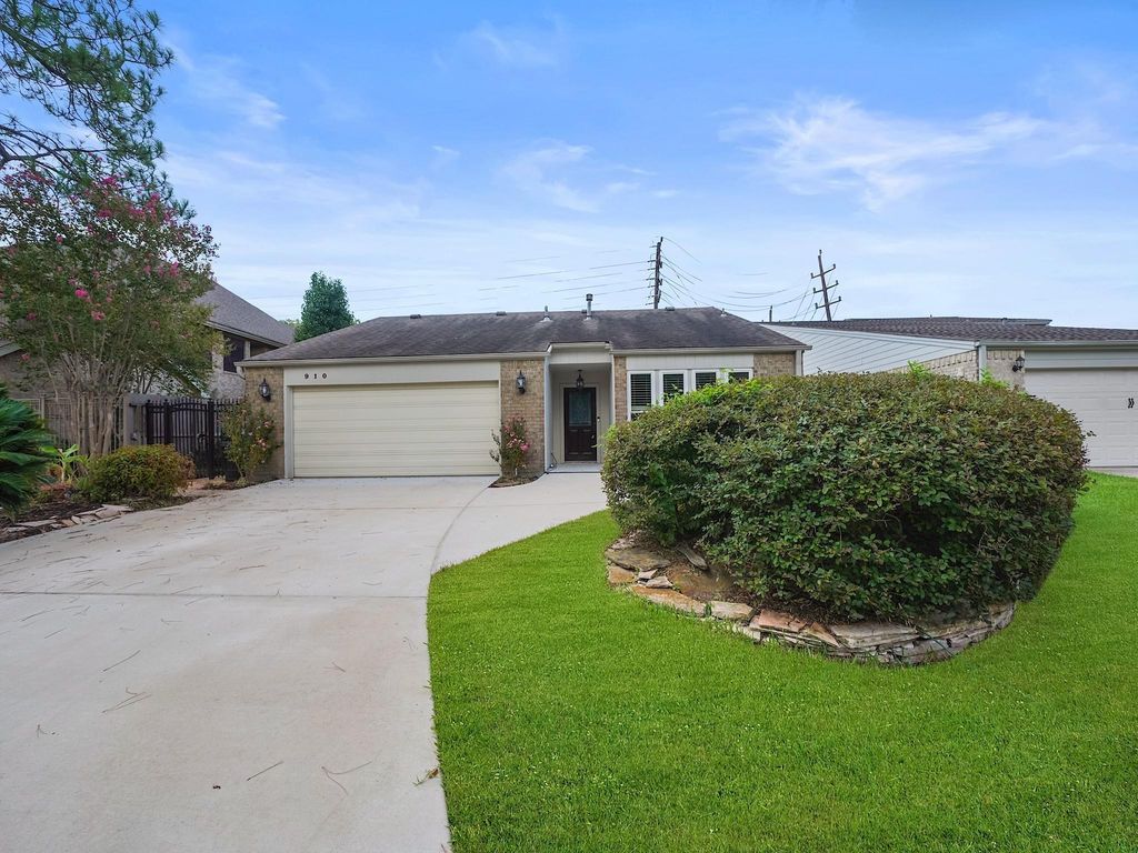 910 Enclave Parkway, Houston, TX 77077
