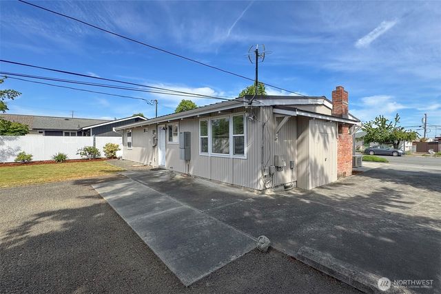 405 W Bell Street, Sequim, WA 98382
