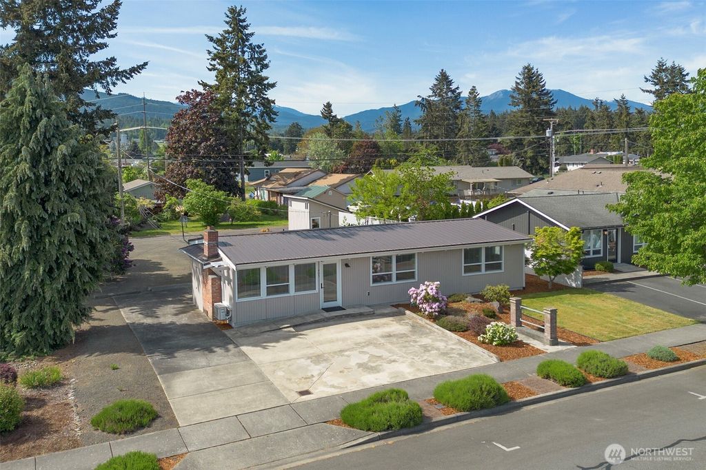 405 W Bell Street, Sequim, WA 98382