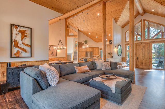 56770 Nest Pine Drive, Bend, OR 97707