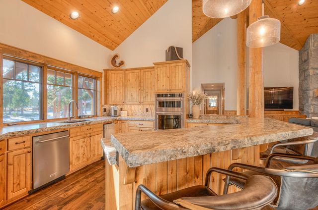 56770 Nest Pine Drive, Bend, OR 97707