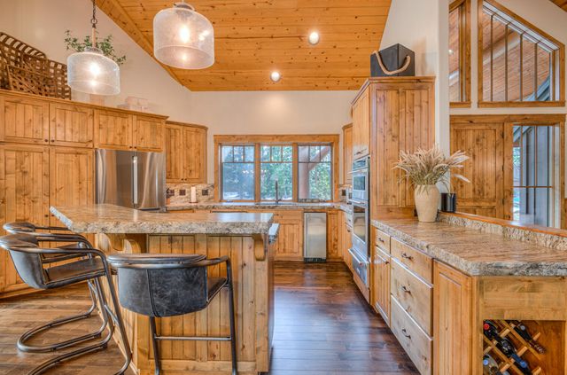 56770 Nest Pine Drive, Bend, OR 97707