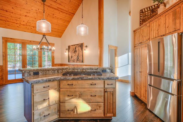 56770 Nest Pine Drive, Bend, OR 97707