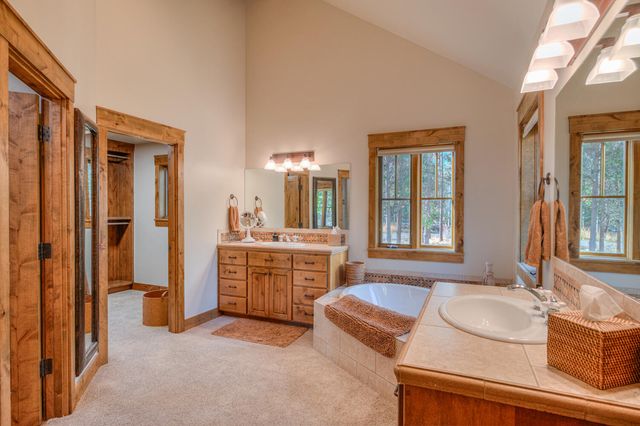 56770 Nest Pine Drive, Bend, OR 97707